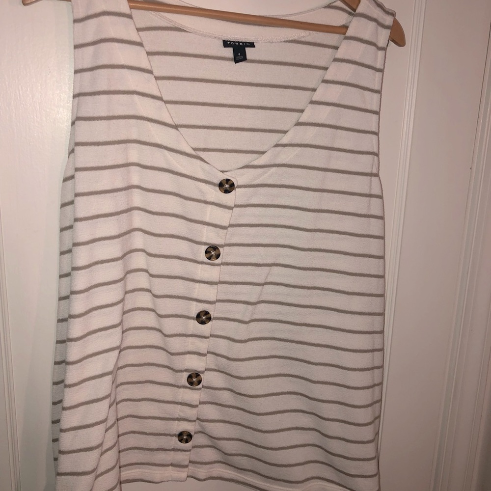 💥TORRID SOFT STRIPED WHITE AND TAN THICK STRAP TANK TORTOISE BUTTONS SIZE 4
